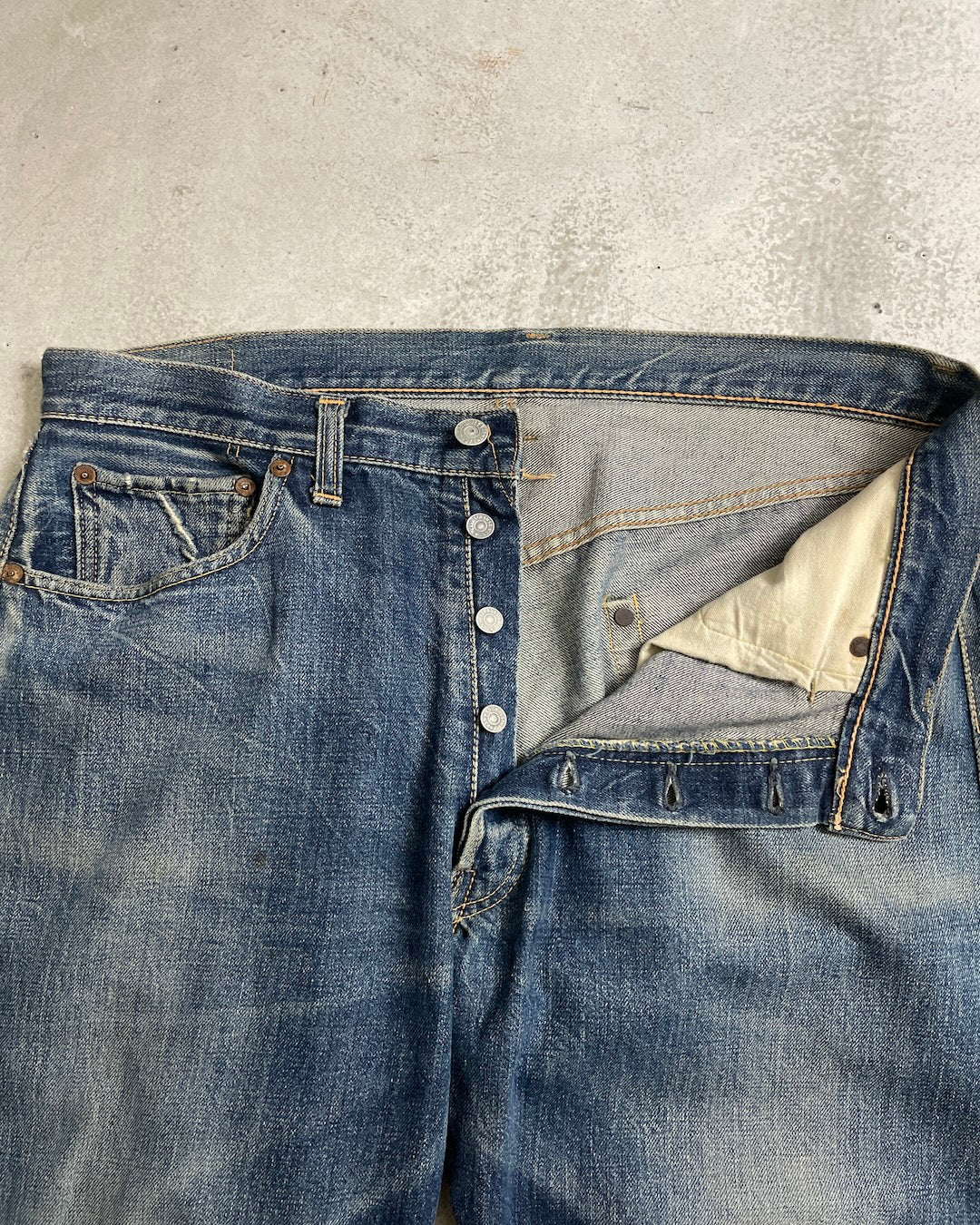 50's Levi's 501XX BIGE ボタン裏J オフセット ウエストシングル フロントVステッチ 赤耳 W35 L31